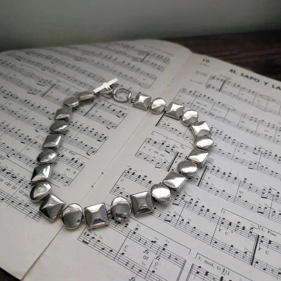 Elegant Silver Bracelet - Picture 2 of 7